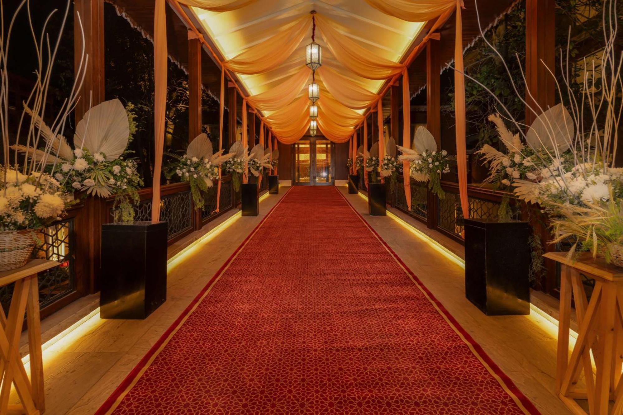 Radisson Collection Hotel & Spa, Riverfront Srinagar Bagian luar foto