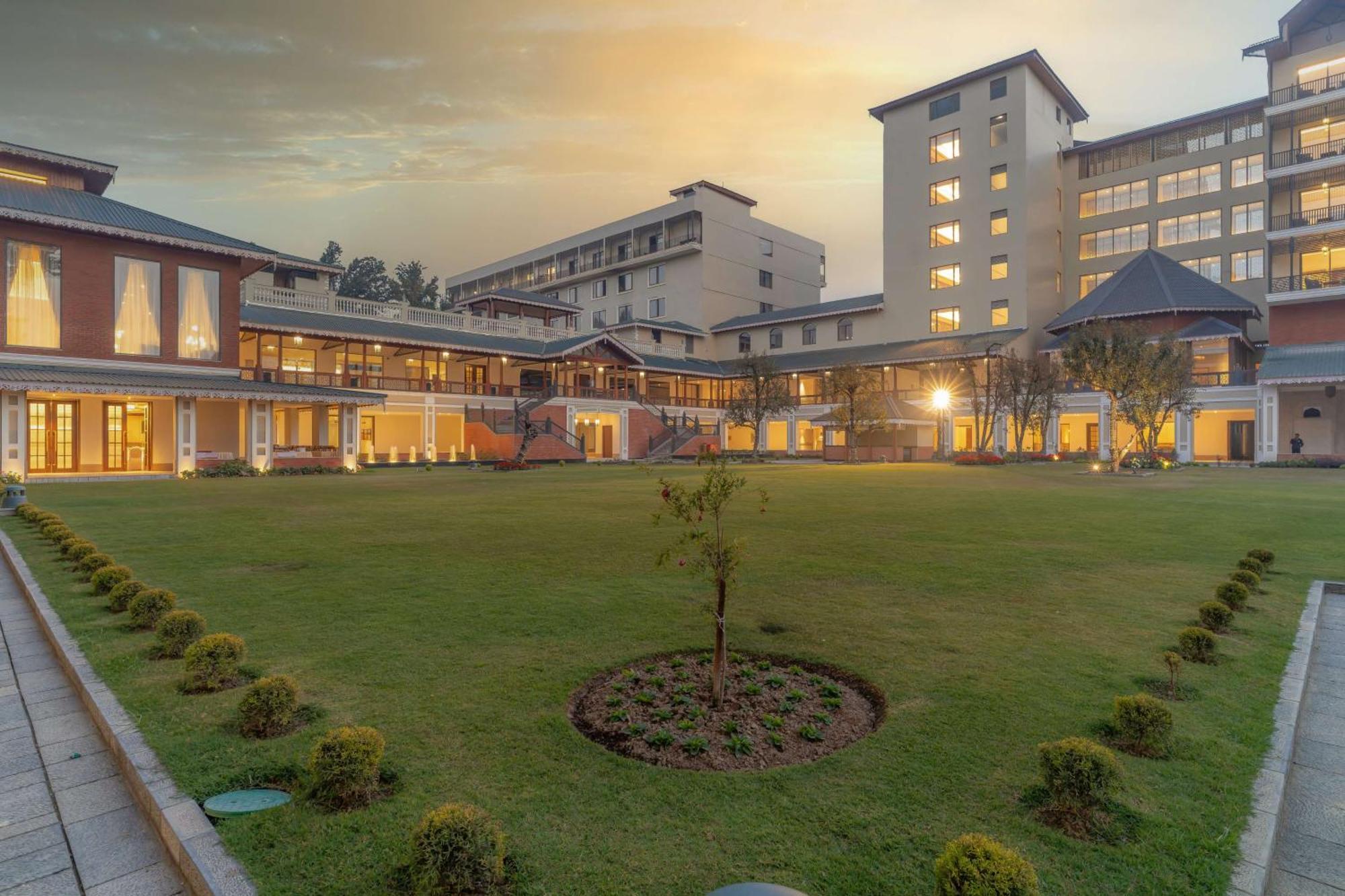 Radisson Collection Hotel & Spa, Riverfront Srinagar Bagian luar foto